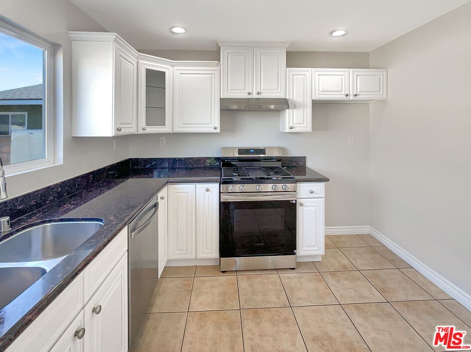 124 Thompson Ave, Fullerton, CA 92833-2831