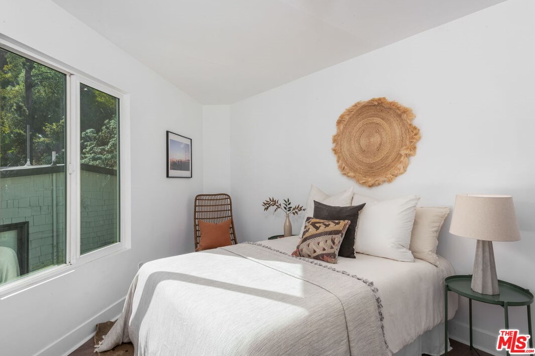8737 Wonderland Ave, Los Angeles CA  90046-1850 exterior