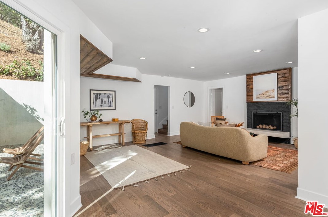 8737 Wonderland Ave, Los Angeles, CA 90046-1849