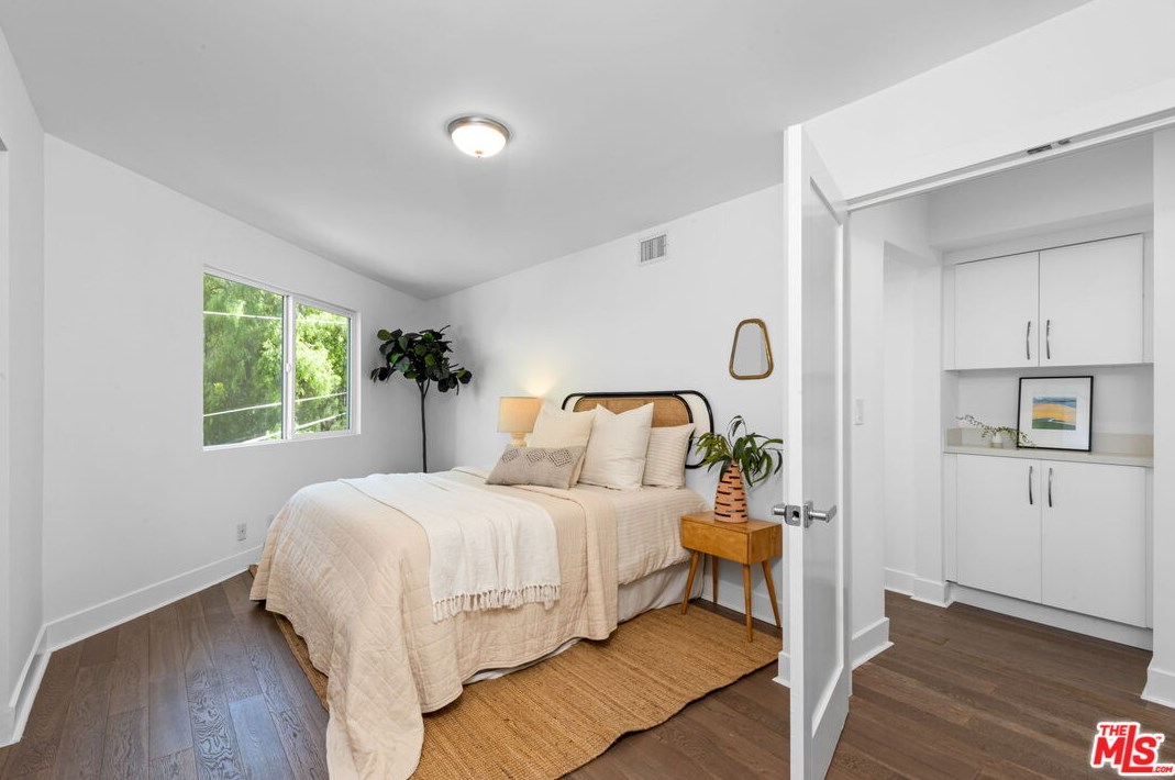 8737 Wonderland Ave, Los Angeles CA  90046-1850 exterior