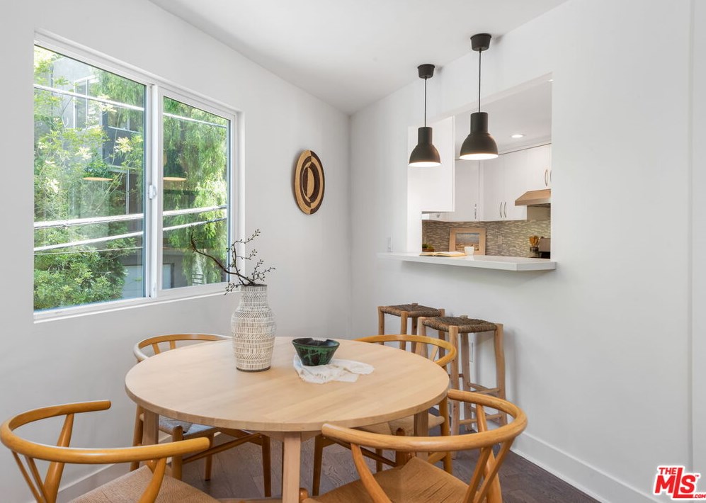 8737 Wonderland Ave, Los Angeles CA  90046-1850 exterior