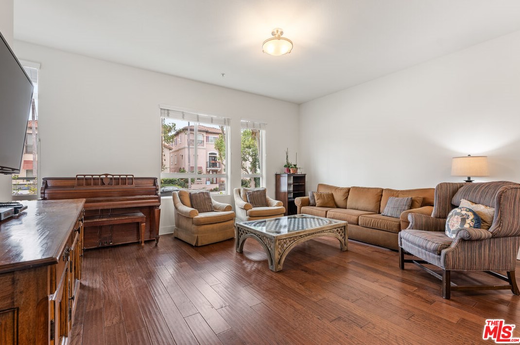 12920 Runway Rd, Los Angeles, CA 90094-2310
