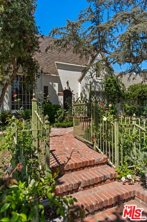 929 Dunsmuir Ave, Los Angeles, CA 90036-4729