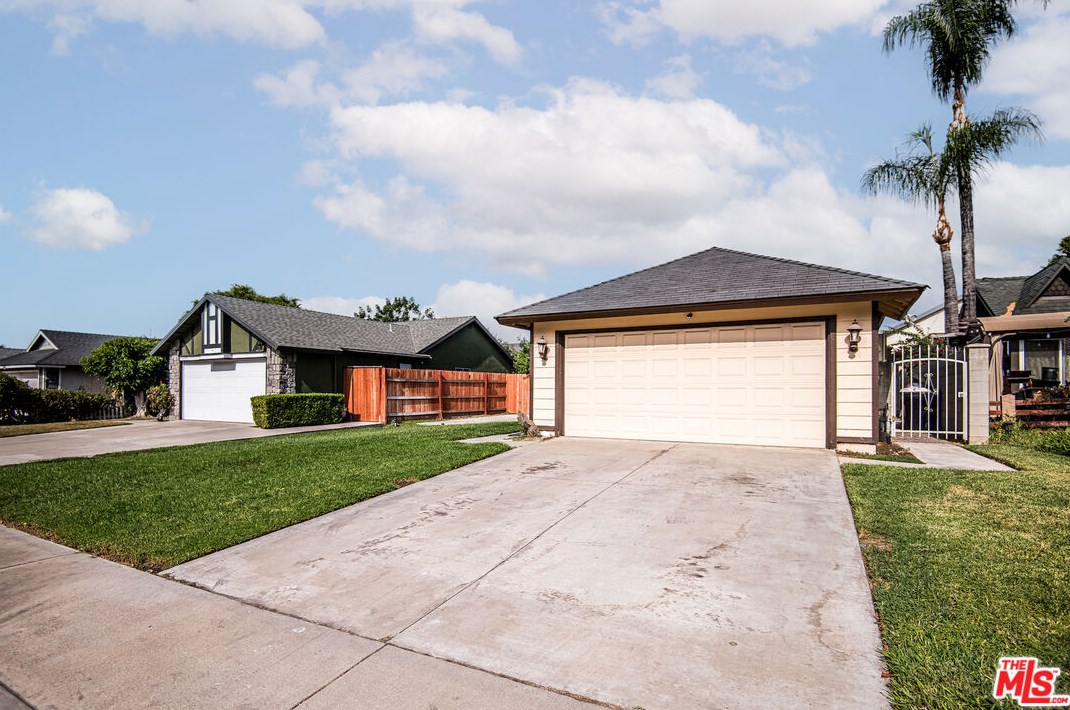 11644 Old Field Ave, Fontana, CA 92337