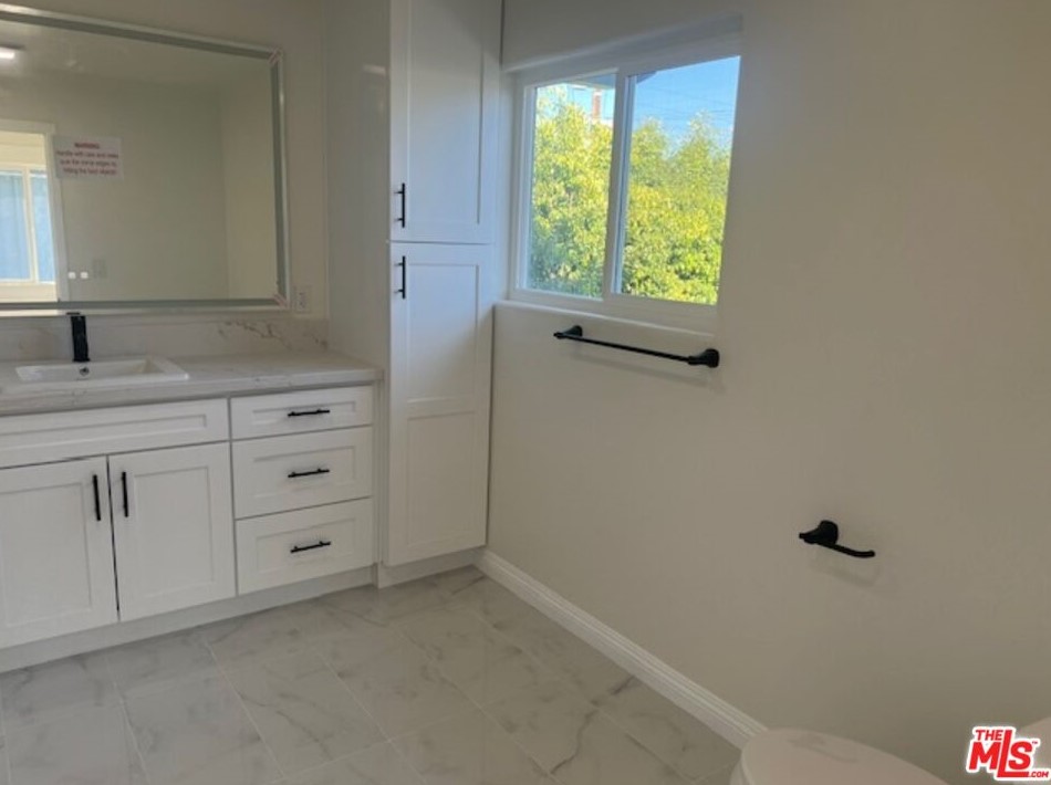 1618 Crenshaw Blvd, Los Angeles CA 90043-4104 exterior