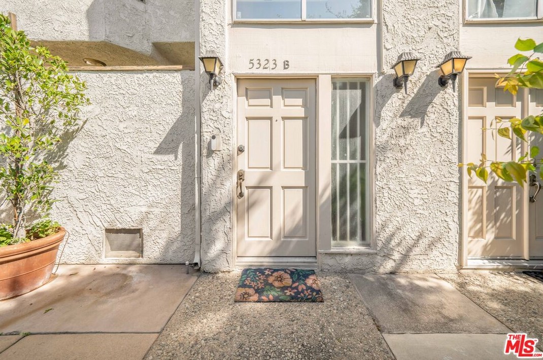 5323 Coldwater Canyon Ave #b, Van Nuys, CA 91401