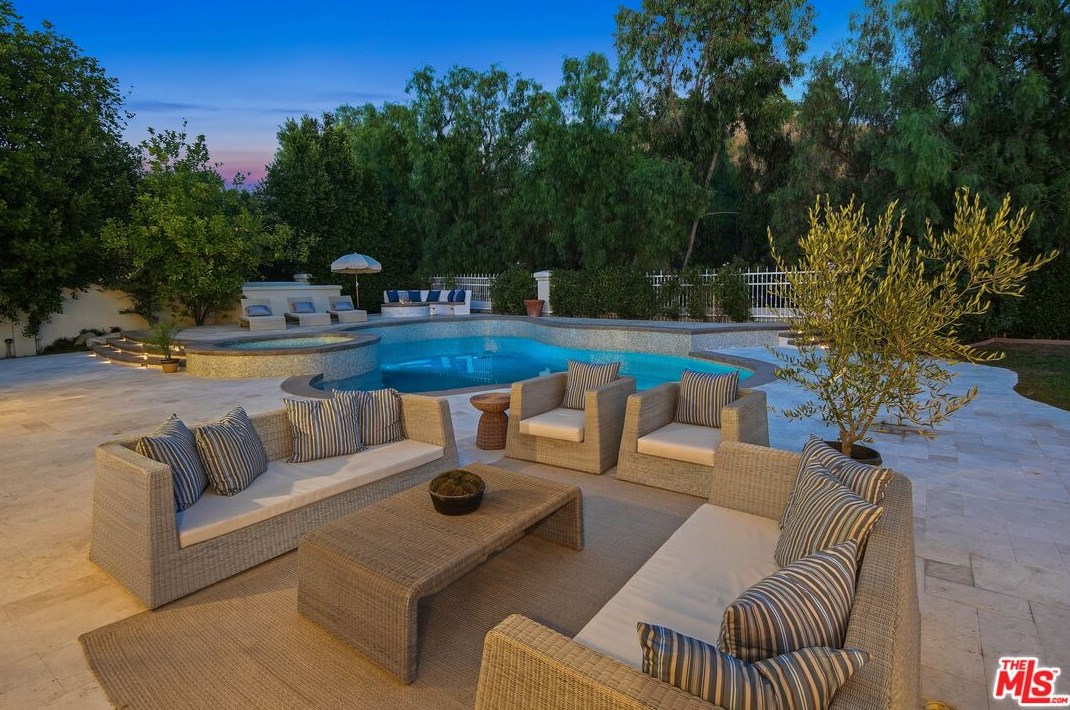 5816 Reefton Ct, Calabasas, CA 91302