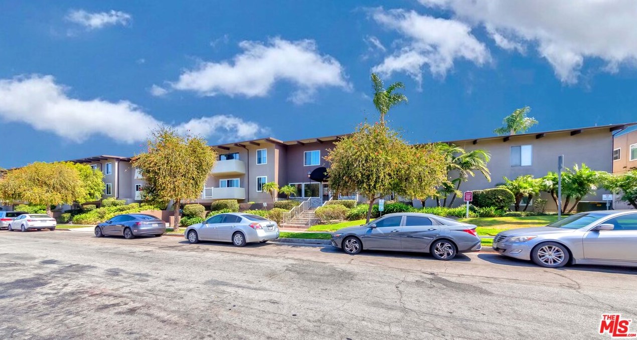 23930 Los Codona Ave, Torrance CA  90505-5811 exterior