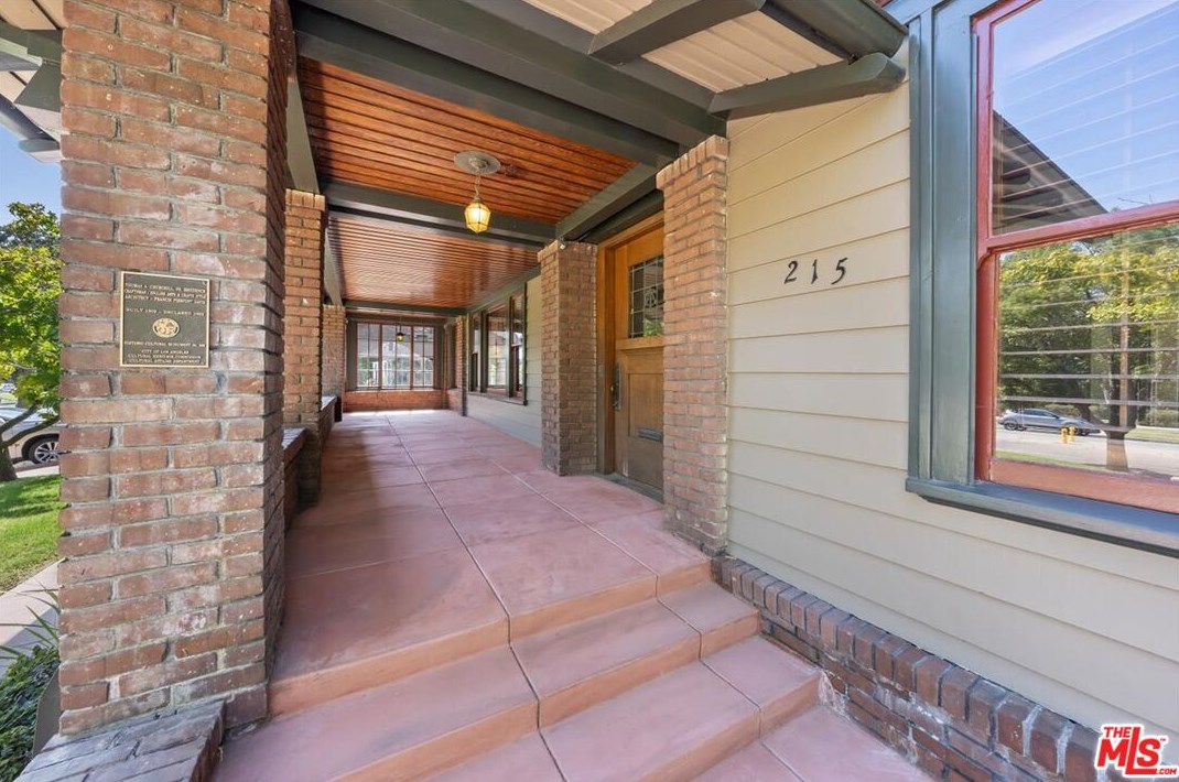 215 Wilton Pl, Los Angeles, CA 90004-4025