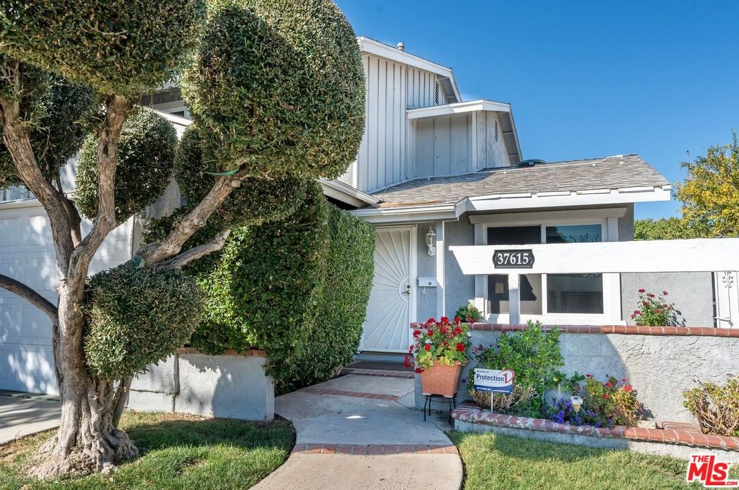 37615 29th St, Palmdale, CA 93550-6303