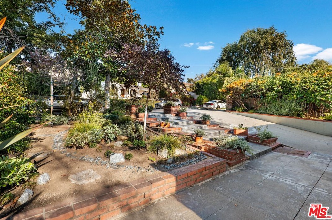 2239 Linnington Ave, Los Angeles CA  90064-2339 exterior