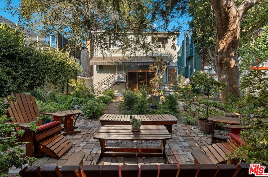 2239 Linnington Ave, Los Angeles CA  90025-5901 exterior