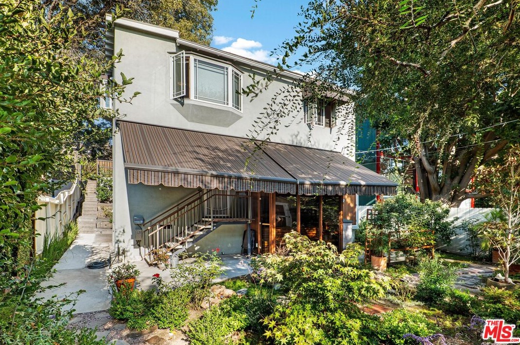 2239 Linnington Ave, Los Angeles CA  90025-5901 exterior