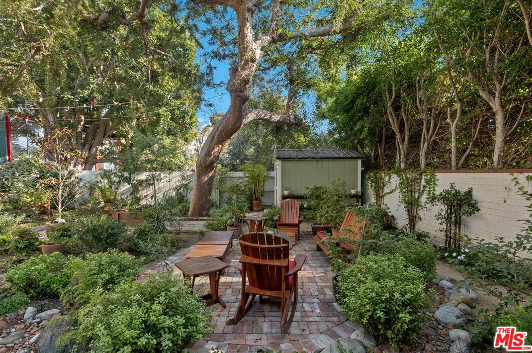 2239 Linnington Ave, Los Angeles CA  90025-5901 exterior