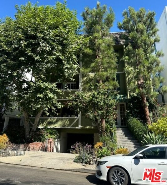 10965 Rochester Ave, Los Angeles, CA 90024-6271
