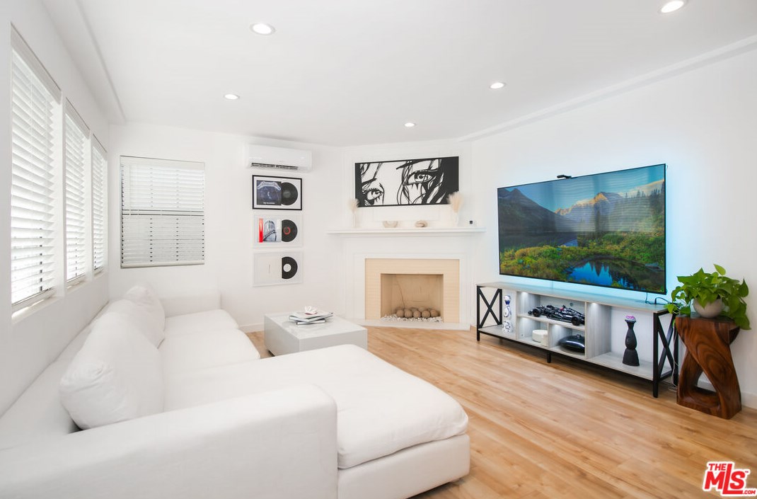 919 Buena Vista St, Burbank, CA 91505-2604