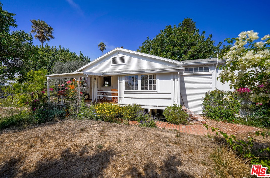 3530 Grand View Blvd, Los Angeles, CA 90066-1904