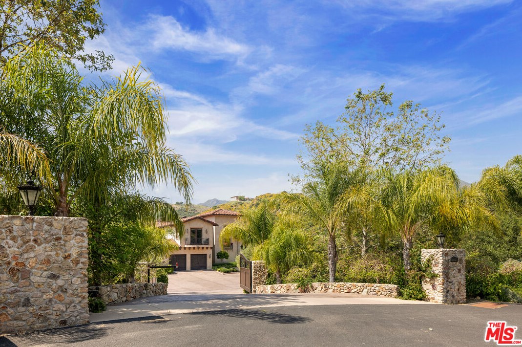 31823 Lobo Canyon Rd, Calabasas, CA 91301