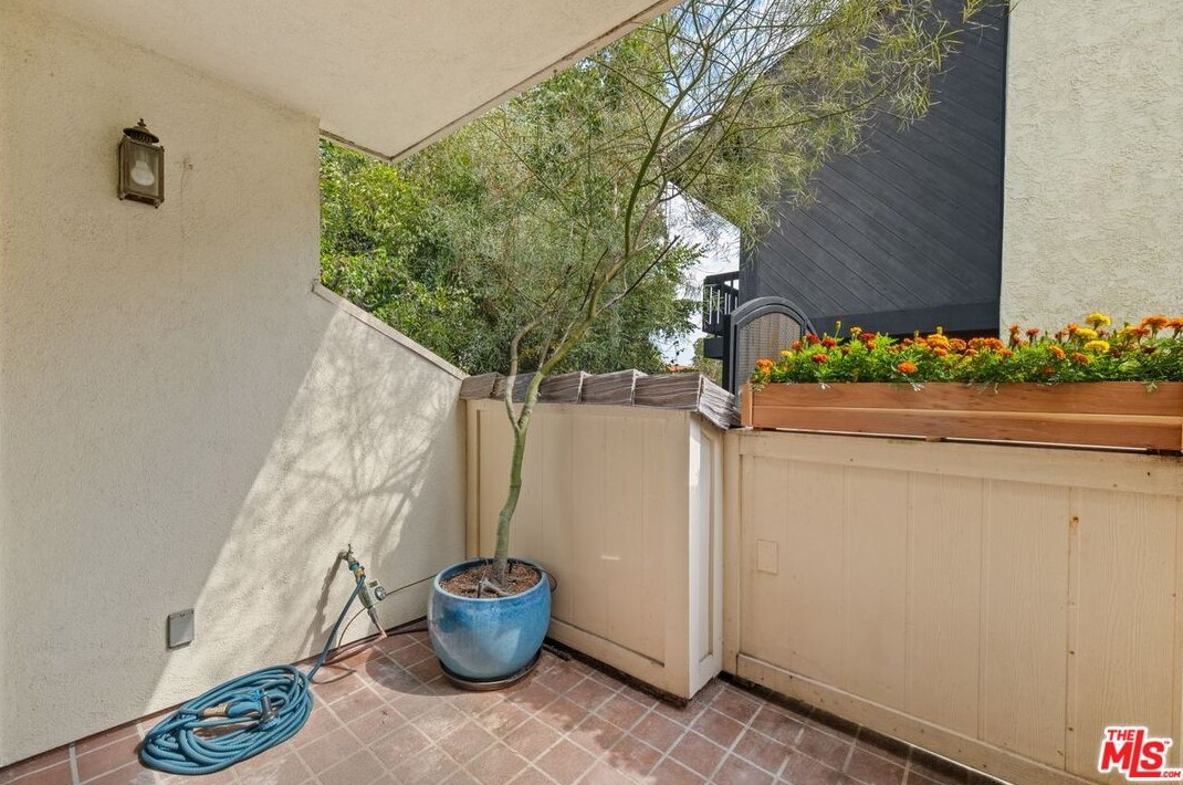 812 16th St, Santa Monica CA  90403-1837 exterior