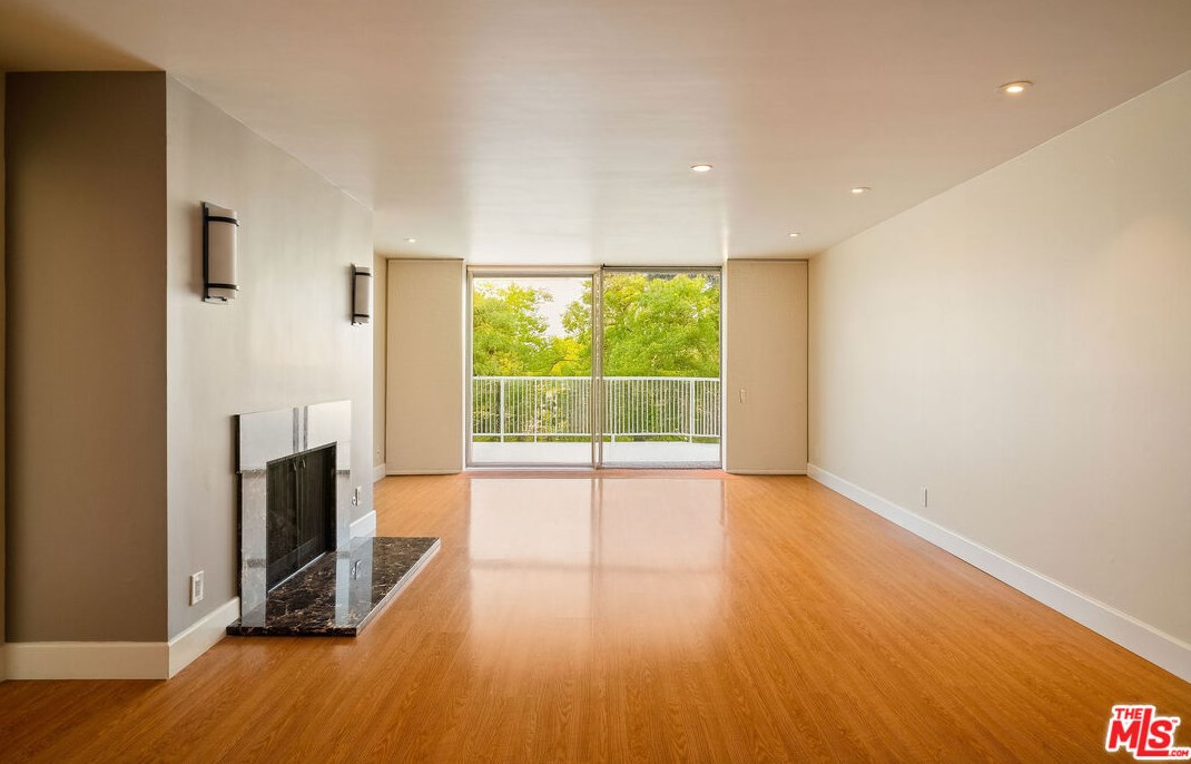 851 Kings Rd, Los Angeles, CA 90069-5929