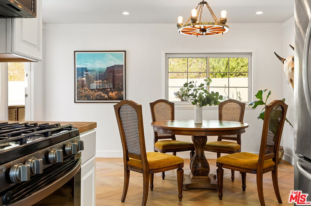 2255 Moss Ave, Los Angeles CA  90065-2738 exterior