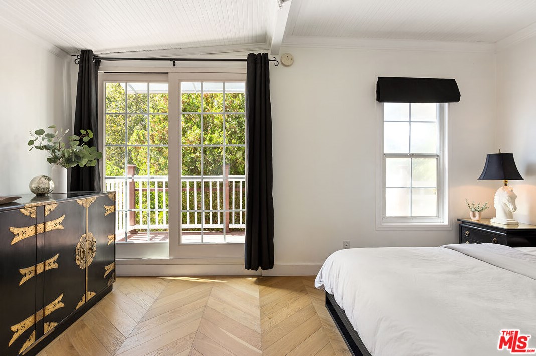 2255 Moss Ave, Los Angeles CA  90065-2738 exterior
