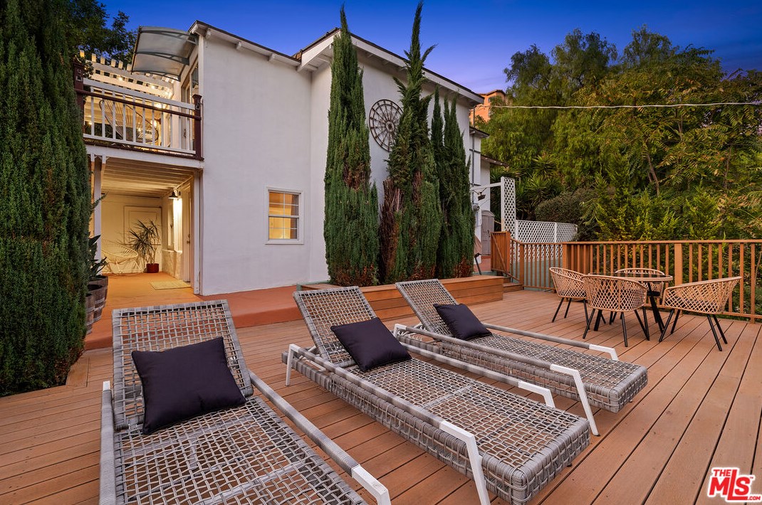 2255 Moss Ave, Los Angeles CA  90065-2738 exterior