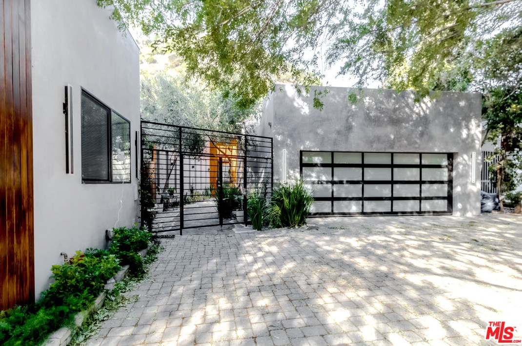 1465 Benedict Canyon Drive, Beverly Hills, CA 90210