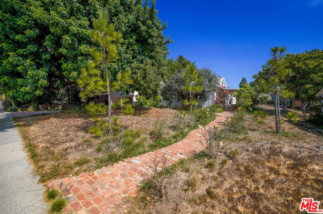 3528 Grand View Blvd, Los Angeles, CA 90066-1904