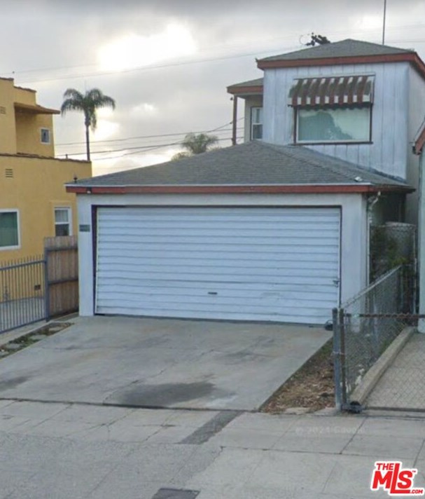 6810 Van Ness Ave, Los Angeles, CA 90047-1654