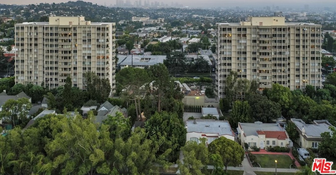 4455 Los Feliz Blvd, Los Angeles CA  90027-2116 exterior