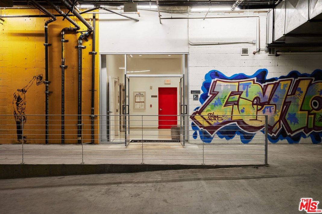 6735 Yucca St, Los Angeles CA  90028-4620 exterior