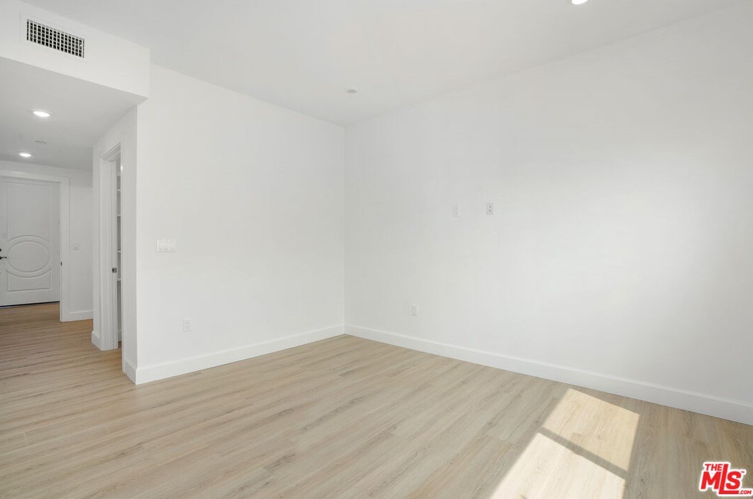 1832 Barrington Ave, Los Angeles CA  90025-5317 exterior