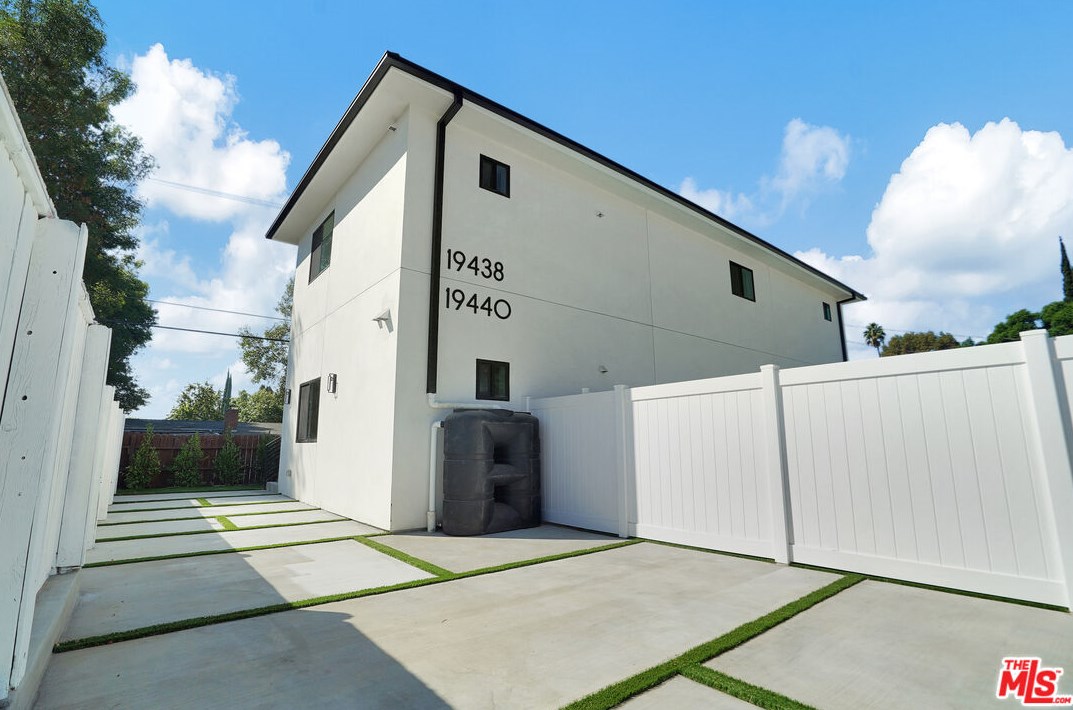 19442 Strathern St #19438, Los Angeles, CA 91335