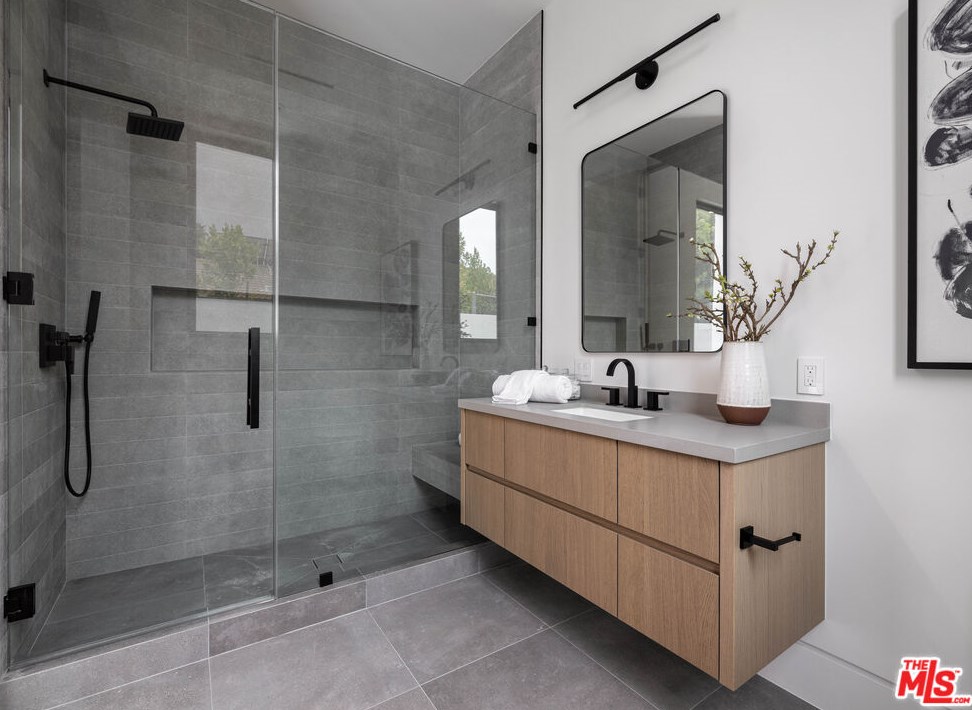 4640 Petit Ave, Van Nuys CA  91436-1129 exterior