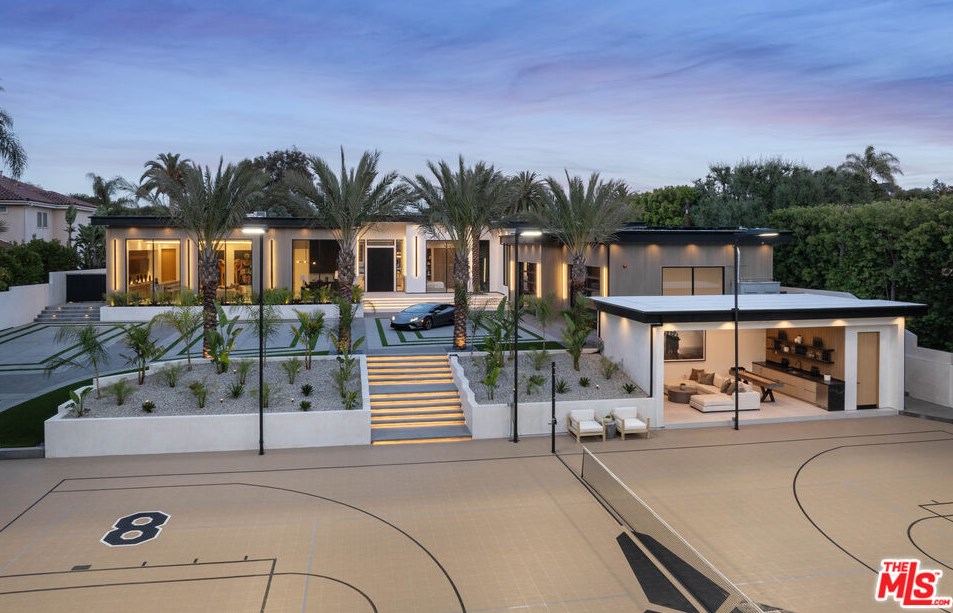 4640 Petit Ave, Van Nuys CA  91436-1129 exterior