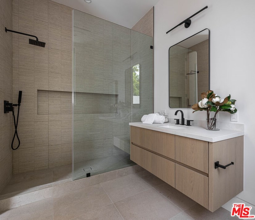 4640 Petit Ave, Van Nuys CA  91436-1129 exterior