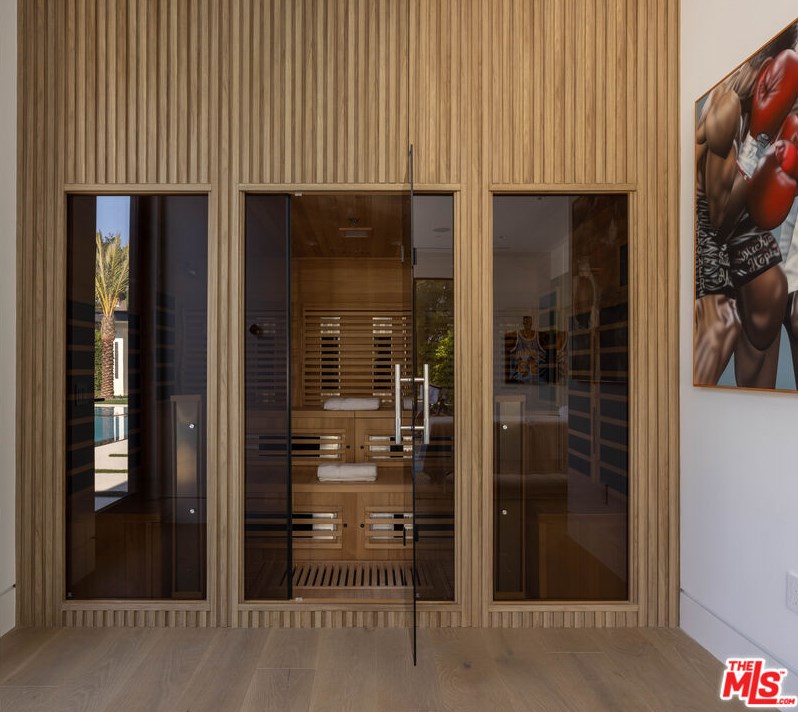 4640 Petit Ave, Van Nuys CA  91436-1129 exterior