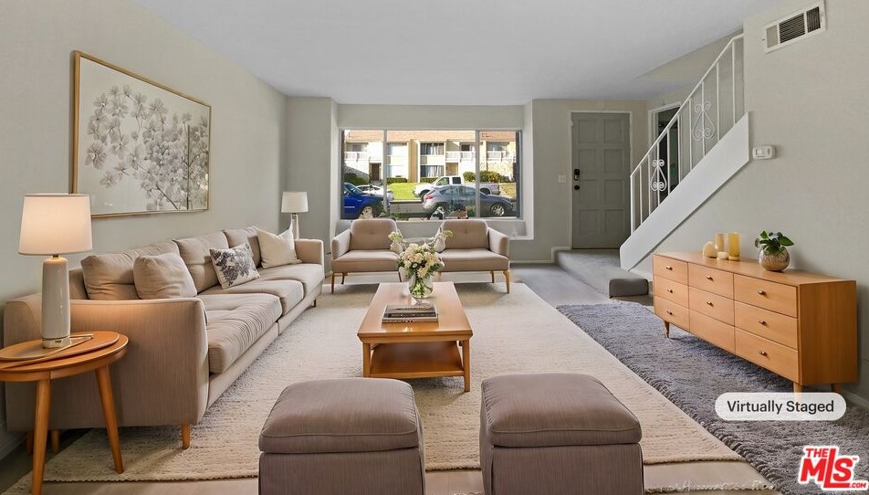 15136 Varsity St, Moorpark, CA 93021-1566