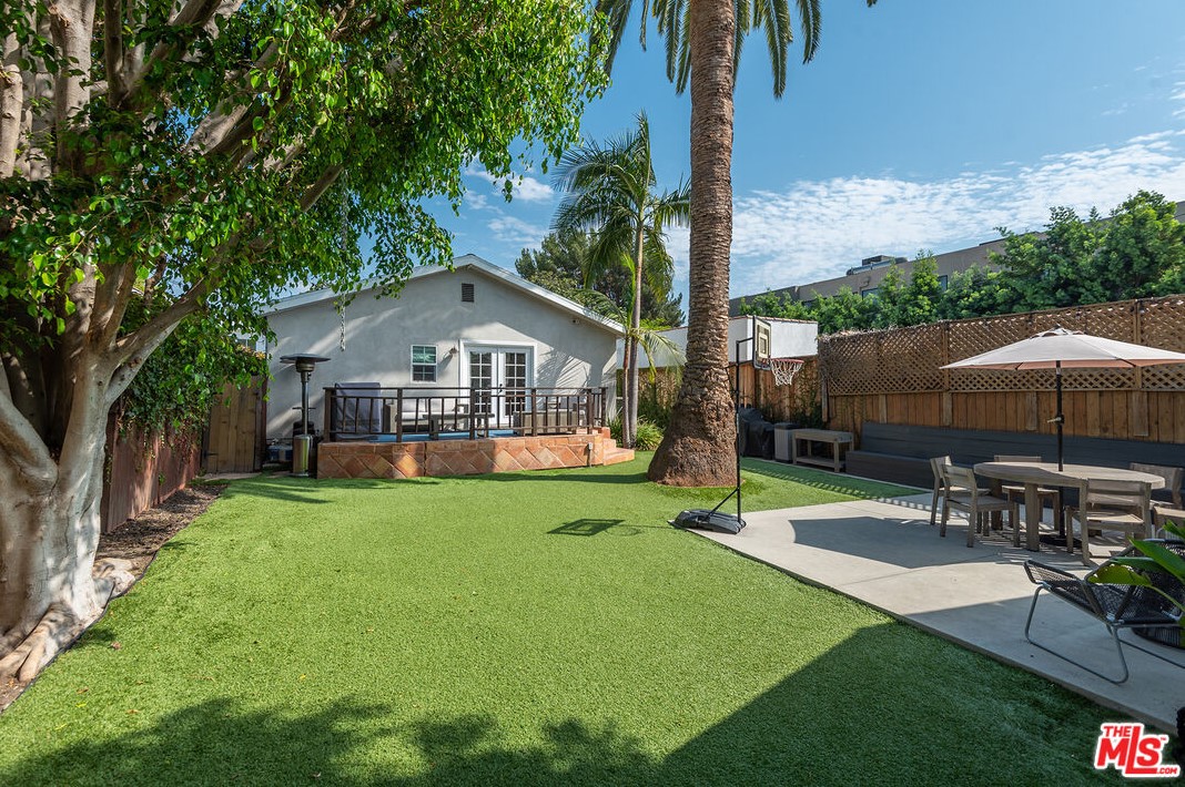 535 Harper Ave, Los Angeles CA  90048-2222 exterior