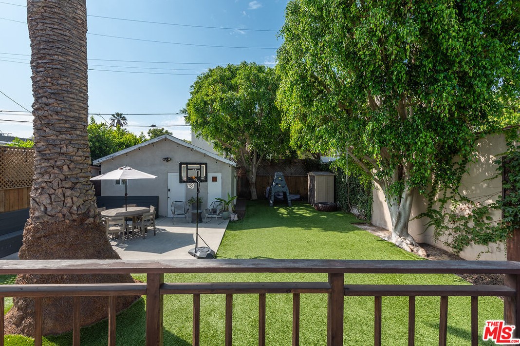 535 Harper Ave, Los Angeles CA  90048-2222 exterior