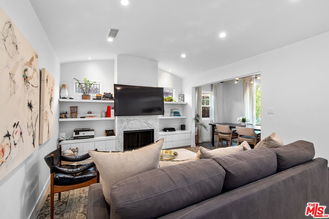 535 Harper Ave, Los Angeles CA  90048-2222 exterior