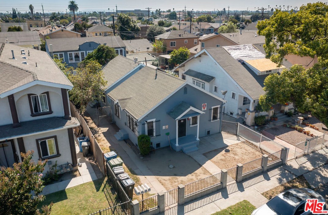 212 62 St, Los Angeles CA  90043-3610 exterior