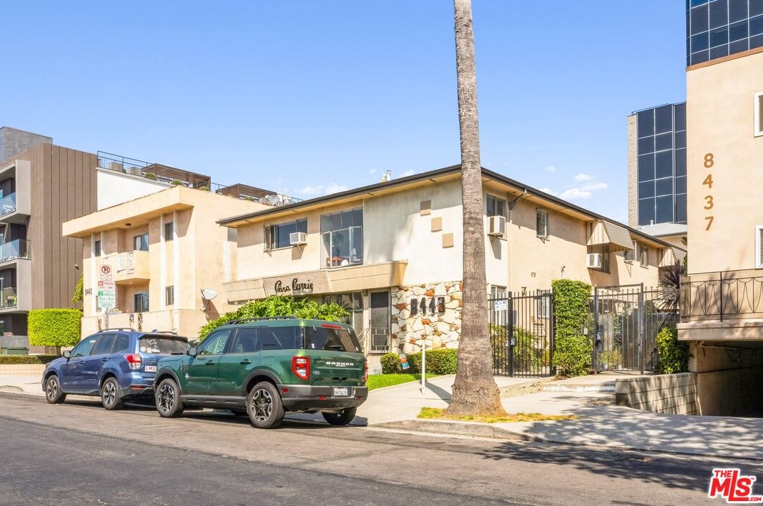 8443 Blackburn Ave, Los Angeles CA  90048-4218 exterior