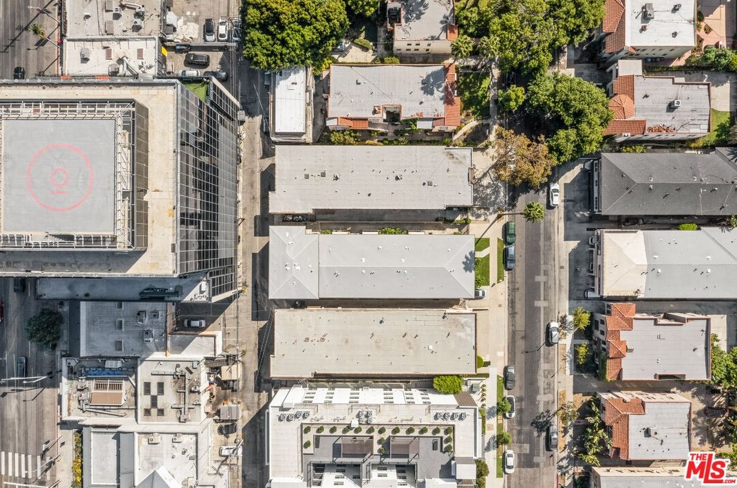 8443 Blackburn Ave, Los Angeles CA  90048-4218 exterior