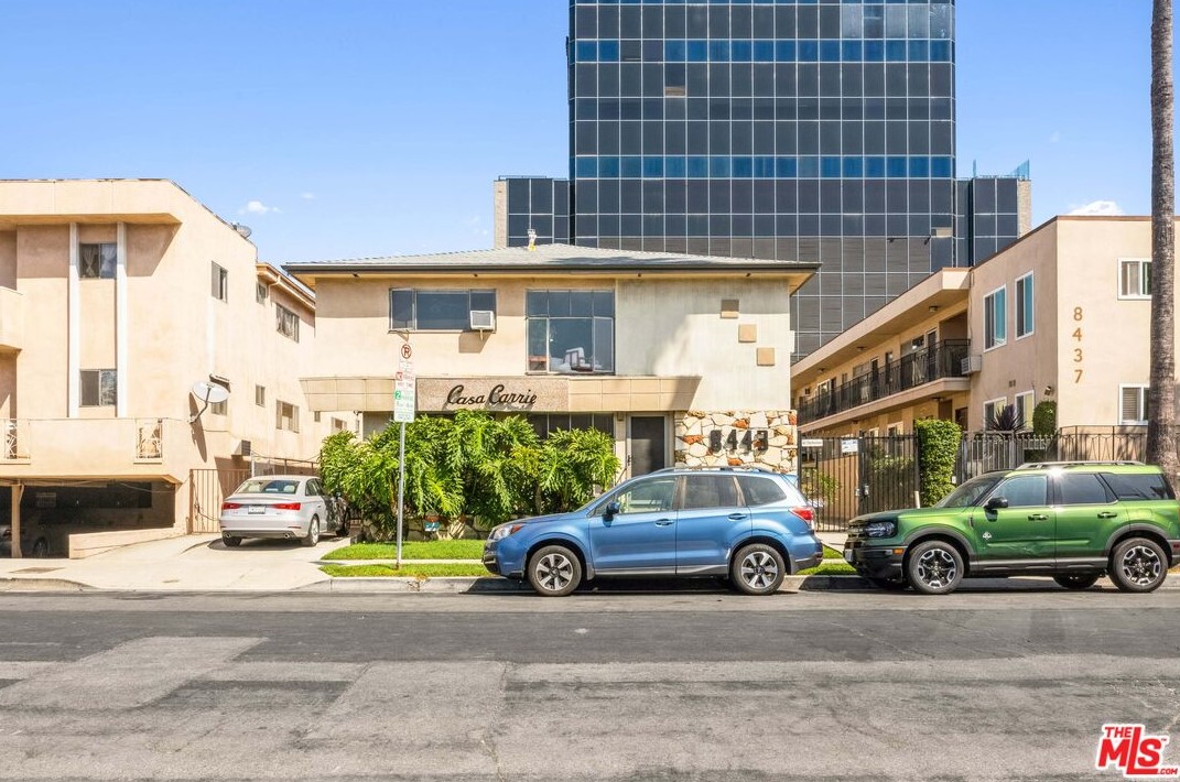 8443 Blackburn Ave, Los Angeles CA  90048-4218 exterior