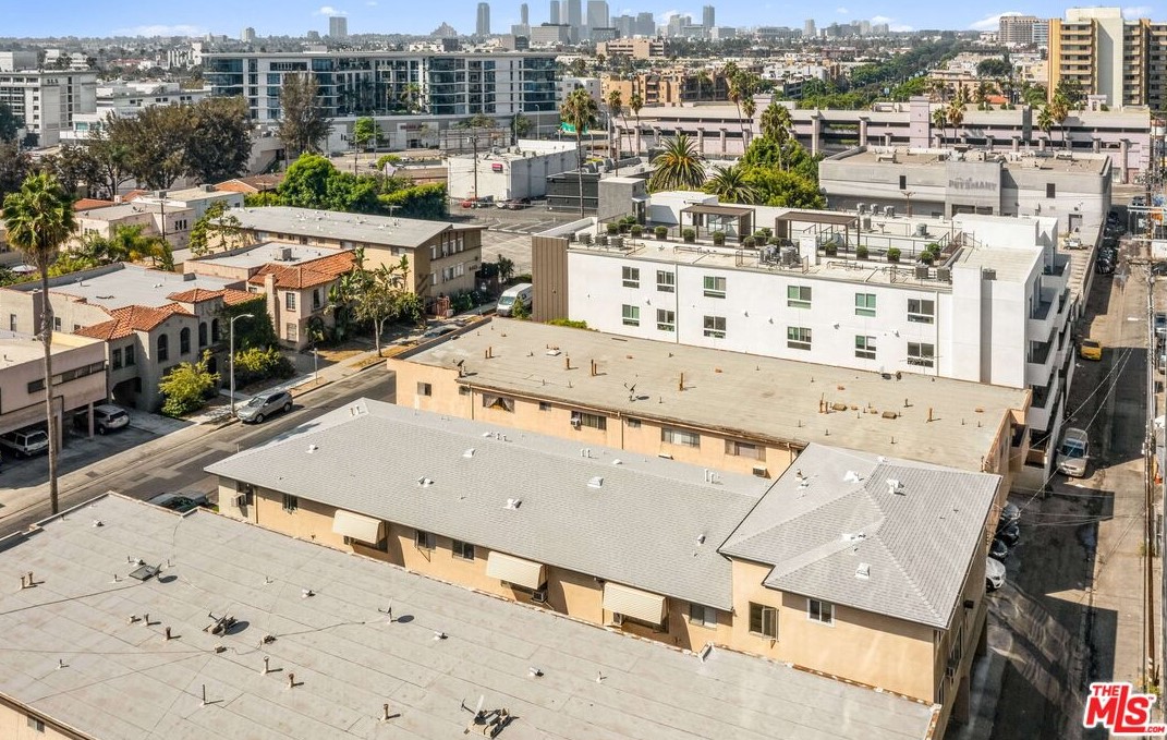 8443 Blackburn Ave, Los Angeles CA  90048-4218 exterior