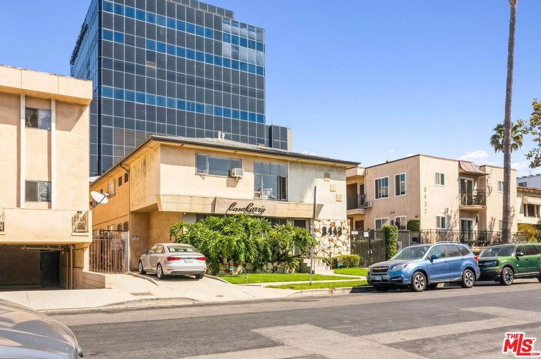 8443 Blackburn Ave, Los Angeles CA  90048-4218 exterior