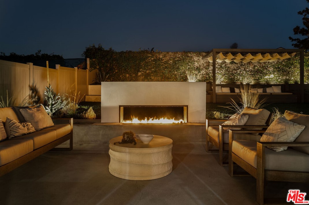 4821 Keniston Ave, Los Angeles CA  90043-3711 exterior
