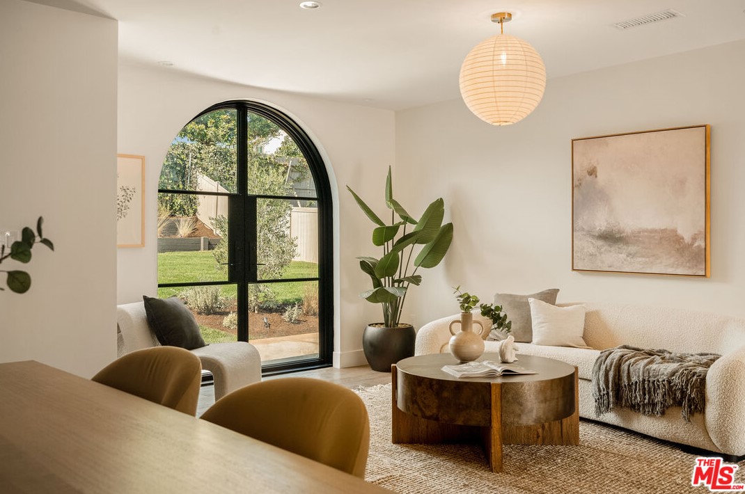 4821 Keniston Ave, Los Angeles CA  90043-3711 exterior